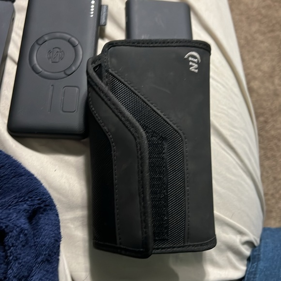 Portable Chargers - Picture 3 of 4